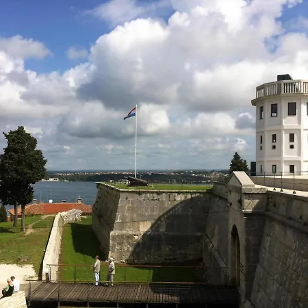 In - Istrien 11100 * Póla