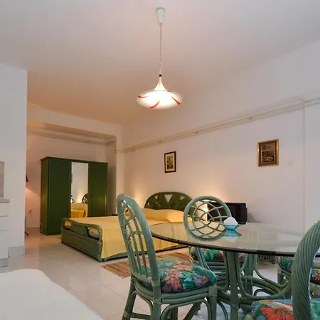 Apartment Studio In Pula/Istrien 11100 *