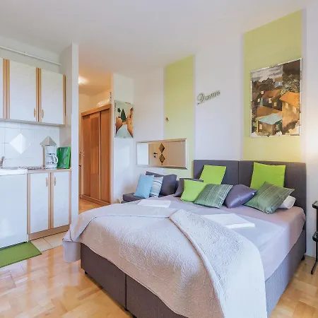 Studio In Pula/Istrien 11100 *