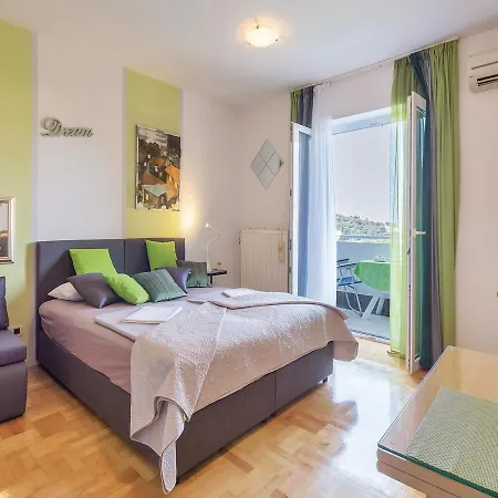 Studio Apartment Karolina II 11098 アパート *