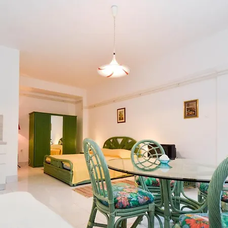 Studio In Pula - Istrien 11100