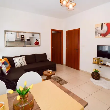 Studio In Pula - Istrien 11100 *