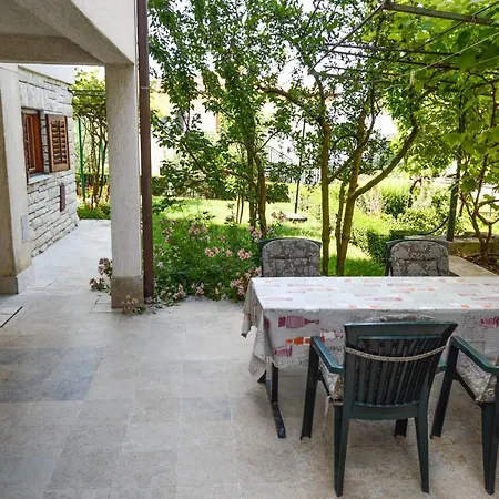 Studio In Pula - Istrien 11100 * Пула