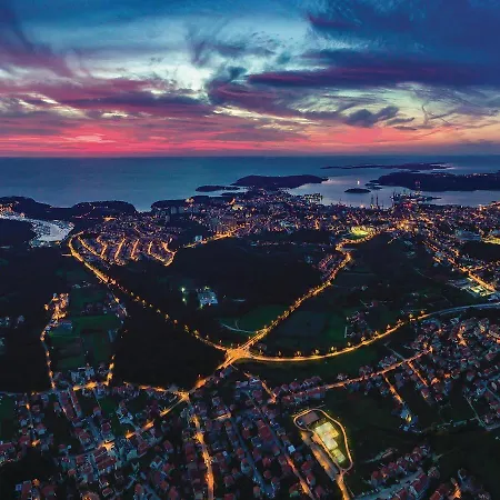 Studio In Pula - Istrien 11100 Пула